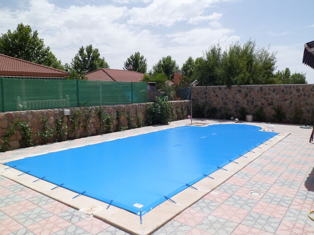 Instalación de lonas y mantas para piscinas